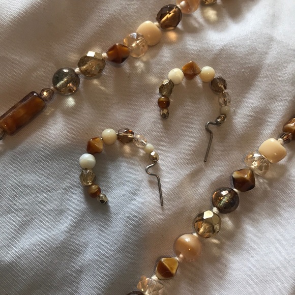 Necklace and earrings - Picture 2 of 3